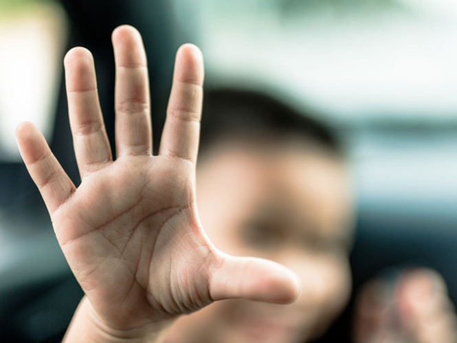 Bố mẹ đăng ảnh con lên mạng xã hội, coi chừng phạm luật