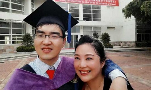 Bà mẹ Trung Quốc giúp con trai bại não vào Harvard