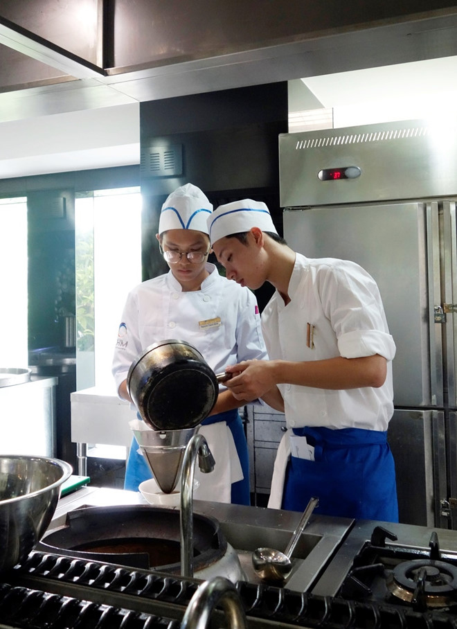 Nam 9X học đầu bếp: 'Đừng phân biệt nấu ăn là nghề của con gái'