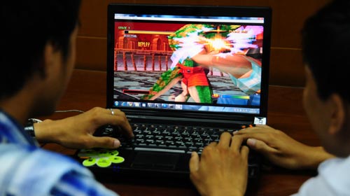 Trẻ 2 tuổi biết chơi game, cha mẹ tưởng thần đồng, nào ngờ…