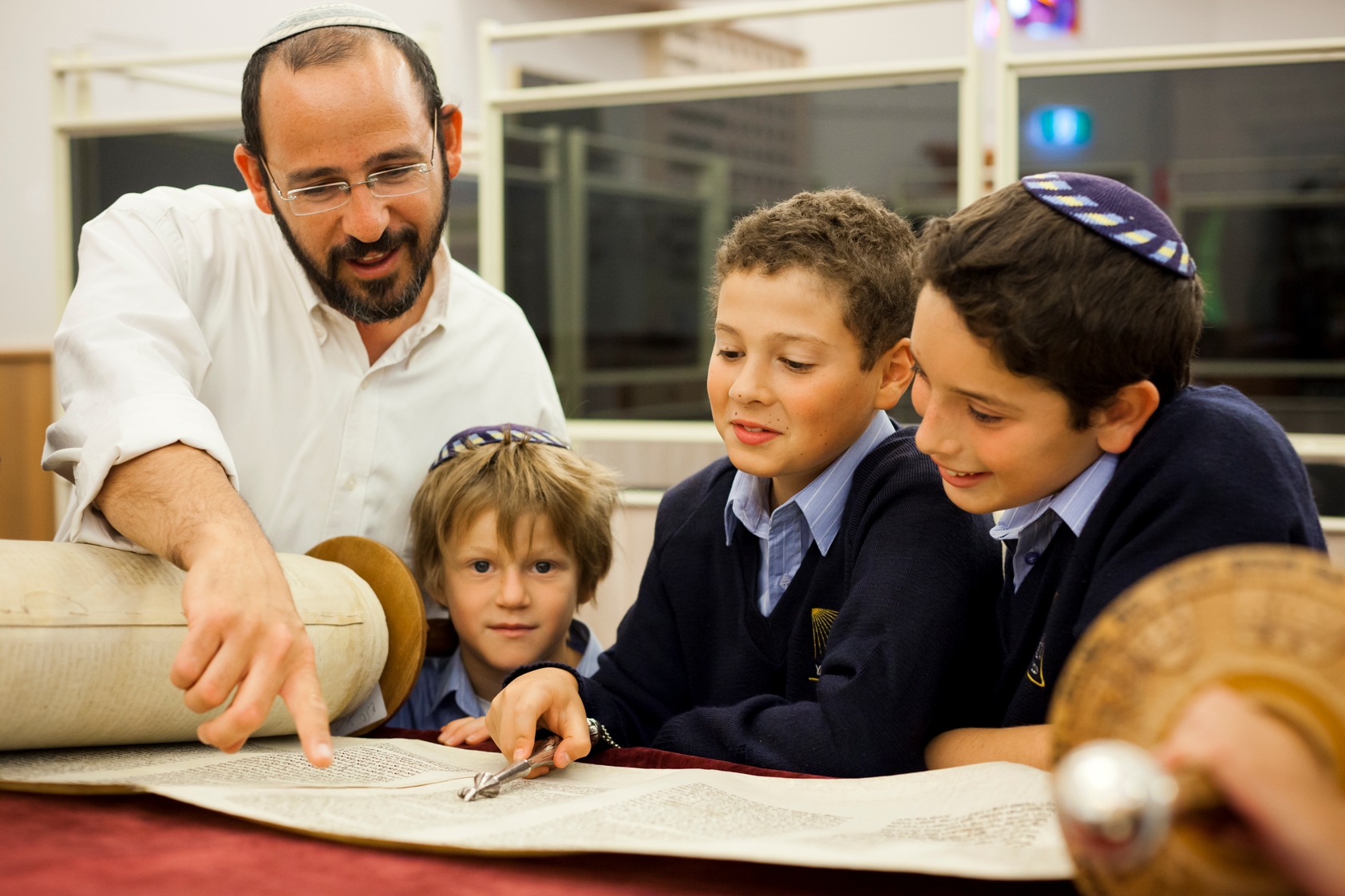 Trừng phạt có lý do và nguyên tắc 3 'Không' để dạy con thành tài của người Do Thái