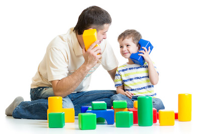 Gợi ý những trò đơn giản để bố chơi cùng con, giúp mẹ đỡ mệt